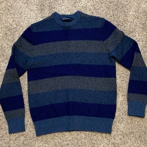 Gap blue striped sweater size L.